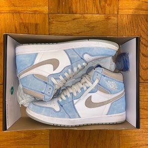 Jordan 1 Retro High OG Hyper Royal